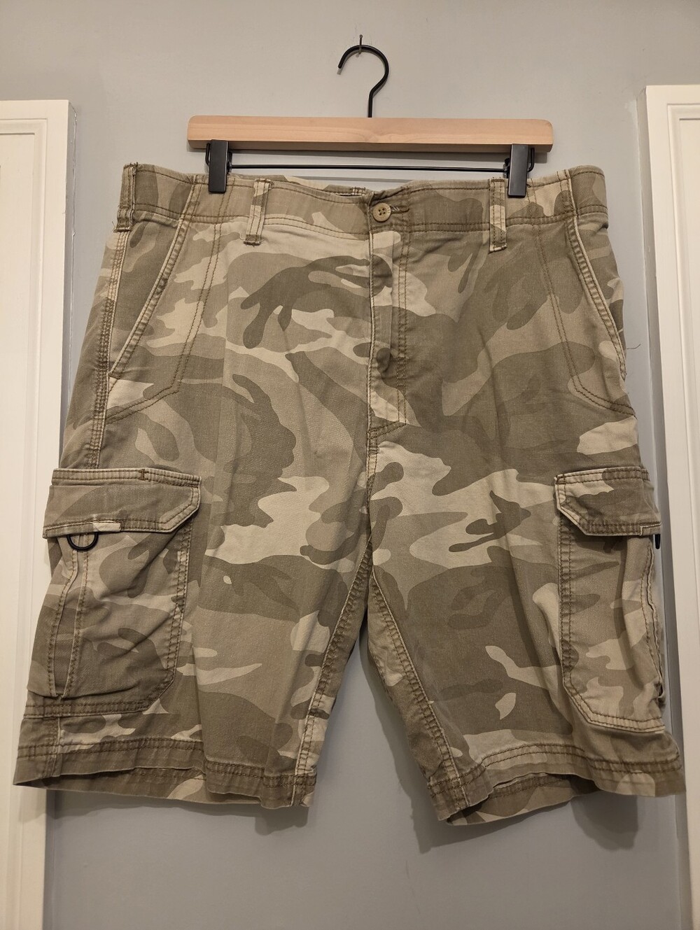 Lee Men’s Tan Camo Cargo Shorts